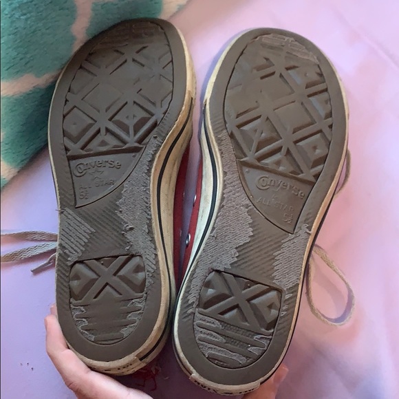 Red converse - Picture 3 of 5